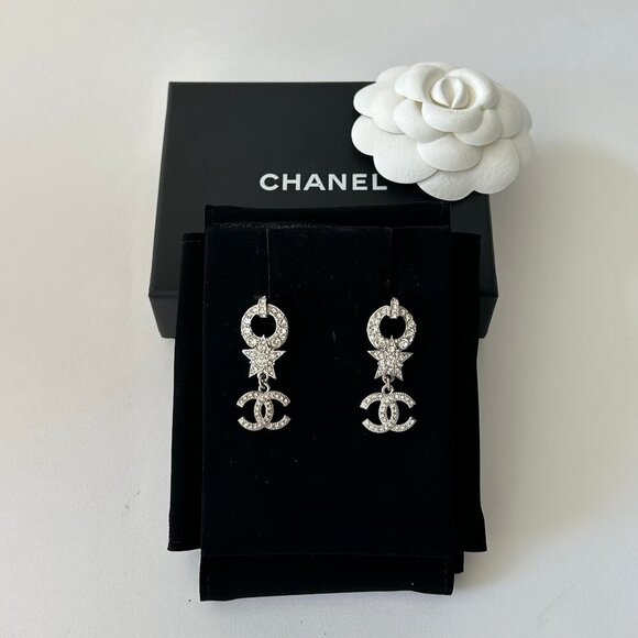 CHANEL STRASS CRYSTAL CC STAR DROP EARRINGS SILVER - Picture 1 of 4
